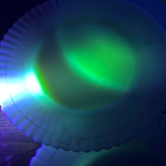 1930’s MacBeth Evans monax petalware 8” translucent uranium glass lot (5) plates - Picture 5 of 7